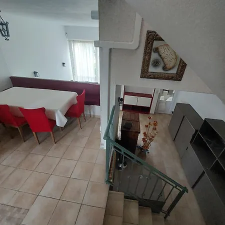 Maison Spacieuse Avec Jardin *